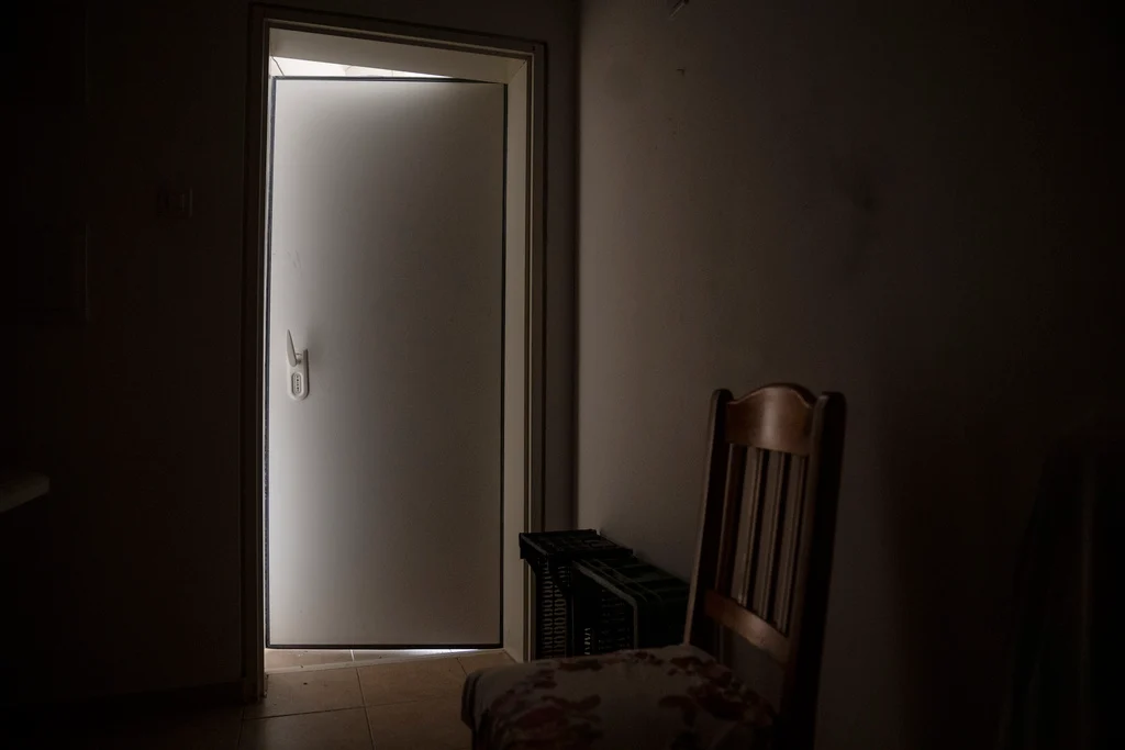 Not waiting for state okay, 2 kibbutzim buy lockable, bulletproof doors for safe rooms Not waiting for state okay, 2 kibbutzim buy lockable, bulletproof doors for safe rooms